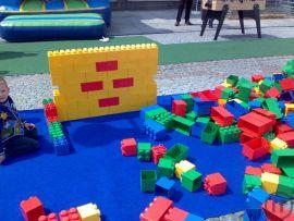 XXL-Legobausteine 2m³