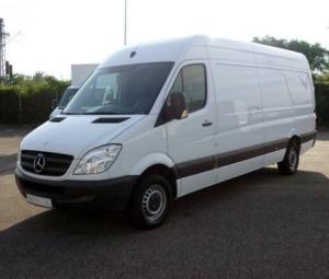 Transporter, Mercedes Sprinter, extra großer Kastenwagen