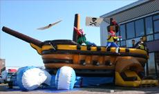 6-Captain Hooks Piratenschiff XXL / Hüpfburg mit "Wellengang" / Eventmodul Schiff f&...