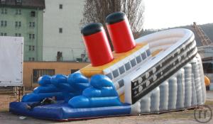 Hüpfburg/ Rutsche Titanic
- große Rutsche mit Platz zum springen
