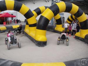 2-Go-Karts, Tret-Karts mit Umrandung 4 St.