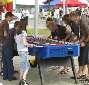 1-Tischkicker XXL / Krökeltisch XXL / Kickertisch XXL / Tischfußball XXL