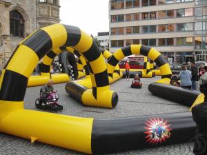 4-HUMAN TABLE FOOTBALL Tischfussball in XXL (Menschen Kicker) und viele andere Funattraktionen !