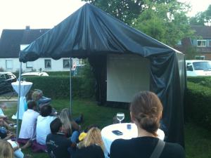 1-Public Viewing Zelt für Ihre Sport-Party! Wettschutz für Beamer und Leinwand, Outdoor T...