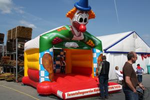 Hüpfburg Modell Clown, 5x6 m, mit Dach Hüpfburg Modell Clown, 5x6 m, mit Dach