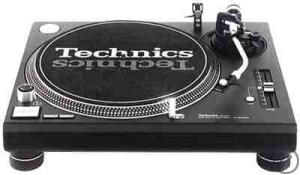 2-Technics SL-1210 MKII Plattenspieler