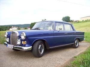 Mercedes 230 Heckflosse
Modellreihe W110