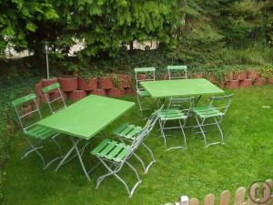 1-Biergarten-Garnitur aus Brauereiherstellung Stühle und Tische auch für den Outdoor-Betr...