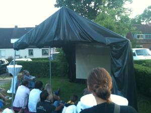 1-Public Viewing Zelt für Ihre Sport-Party! Wettschutz für Beamer und Leinwand, Outdoor T...