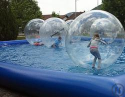 2-Aqua Balls / Zorbing / Wasserbälle mit Pool mieten für Events