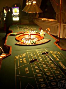 2-Verleih von PokerTischen, RouletteTischen, Black Jack Tischen für Firmenevents ab netto &eur...