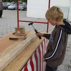 Nagelbalken im Marktstand