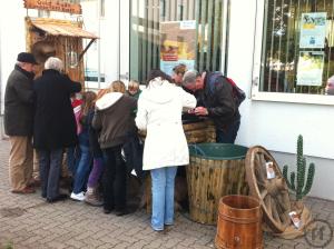 5-GOLDWASCHANLAGE
 "Das Goldfieber bricht aus. Abenteurer kommen aus der ganzen Welt"