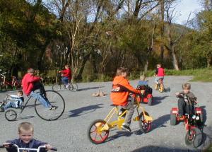 3-Spaßparcours mit verrückten Fahrrädern, Fahrradparcours,