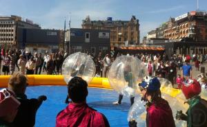 4-Bubble Football Bumper - ein irrer Spaß für aktive Spieler wie auch die Zuschauer!