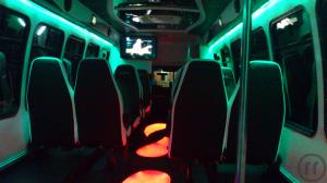 6-**Die MEGA Partymaschine** US Schoolbus / Partybus in black - 14 Personen -
