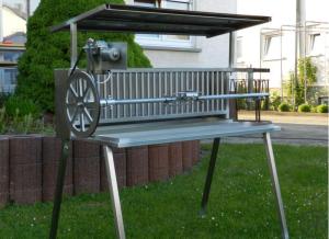 4-Spanferkelgrill/ Hähnchengrill/ Lammgrill