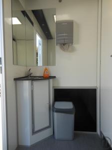 1-Toilettenwagen - Toilettenanhänger - WC Wagen