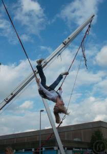 3-große 4er Bungee-Trampolin-Anlage,
4 Sprungplätze, 10 x 10 Meter
2 Animateure , bund...