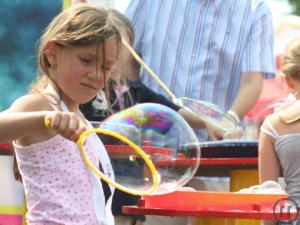 1-Bubble City (Seifenblasenspaß) / Riesenseifenblasenaktion mieten auf Events