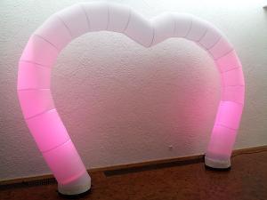 LED RGB AirCone Herz klein Höhe ca. 3m