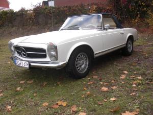 4-Mercedes-Benz 230 SL Pagode