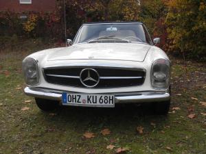 2-Mercedes-Benz 230 SL Pagode