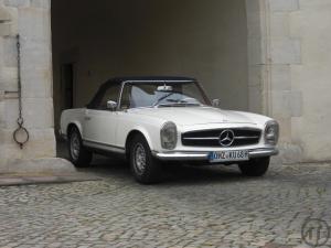 1-Mercedes-Benz 230 SL Pagode