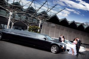 Exklusive lange Chrysler Limousine in Schwarz für jedes Event
Hochzeitspakete