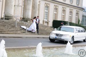 3-Lincoln Town Car Stretlimousine für bis zu 8 Personen in TOP Weiß