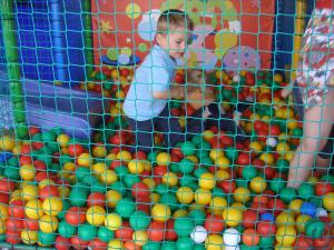 4-Spielmobil Kiddy-Fun - Klettern und Toben auf 32 Meter Länge - alles auf einem Trailer