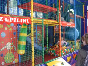 3-Spielmobil Kiddy-Fun - Klettern und Toben auf 32 Meter Länge - alles auf einem Trailer