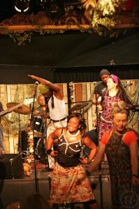 4-Hif & Afro Soleil (Afropop, Reggae) bringt Ferienstimmung und afrikanische Lebensfreude auf i...