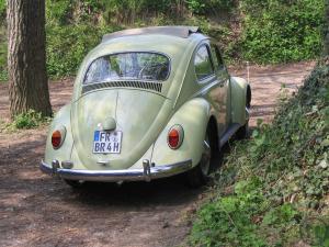 2-VW Käfer 1200 mit Faltdach von 1962