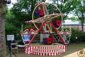 Mini-Riesenrad / Nostalgiekarussell / Fahrgeschäfte / Weihnachten