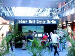 1-Golf spielen am Golfsimulator auf Großbildleinwand - europaweit mieten !