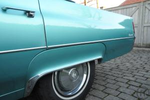 4-Hollywood - Feeling inclusive.................... Cadillac Sedan deVille " Adriatic Turquois...