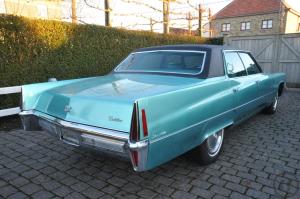 6-Hollywood - Feeling inclusive.................... Cadillac Sedan deVille " Adriatic Turquois...