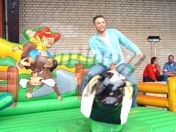 Bullriding mit Musikanlage / Rodeobulle mit Musik für Veranstaltungen mieten