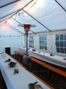 Partyzelt 4 x 8 mtr.
Schönes Zelt mit Platz für bis zu 40 Personen
Da verliert der Regen seiner Sc