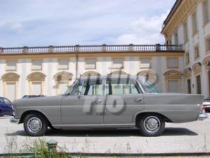 5-Mercedes Benz 230