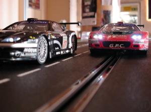 6-CARRERABAHN VIERSPURIG INKL. ZEITMESSUNG / SLOTCAR RACE / AUTORENNBAHN