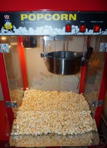 5-8 Oz große Profi Popcornmaschine mieten rund um Kenzingen mit oder ohne Wagen inkl. allem Z...