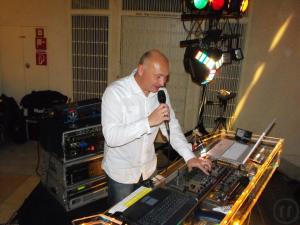 Vollprofessioneller Allround-Event-DJ mit Acryl-DJ-Pult für Berlin & Brandenburg - HochzeitsDJ