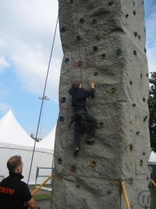 1-Kletterberg 7 Meter - Inkl. 2 x Betreuungspersonal und Haftpflichtversicherung / Kletterturm