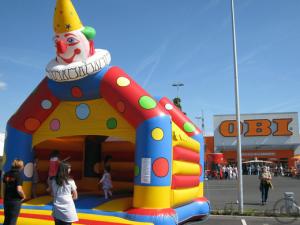 1-Hüpfburg Clown mit Sonnen - / und Regendach 5 x 6 Meter / Zirkus / Kirmes