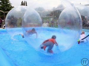 Fun Bubbles inkl. Betreuung und Haftpflichtversicherung / Aqua Zorbing für Kinder
