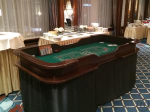 2-Casino Tisch inkl. Croupier - Spieltische für Poker, Black Jack, Roulette, Craps inkl. Betre...