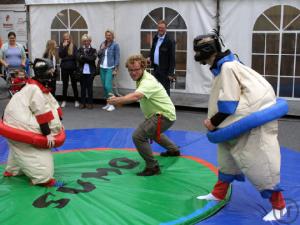 1-Sumo Wrestling / Sumokämpfen mit Anzügen für Spiel und Spaß im Verleih