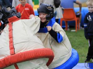 3-Sumo Wrestling / Sumokämpfen mit Anzügen für Spiel und Spaß im Verleih